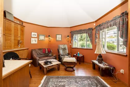 Entry Foyer Photo of 1334 132a Street, Surrey, BC