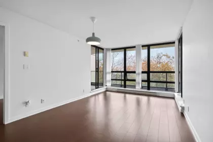 Entry Foyer Photo of 304 933 Hornby Street, Vancouver, BC