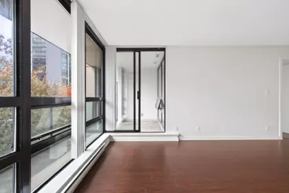 Hallway Photo of 304 933 Hornby Street, Vancouver, BC