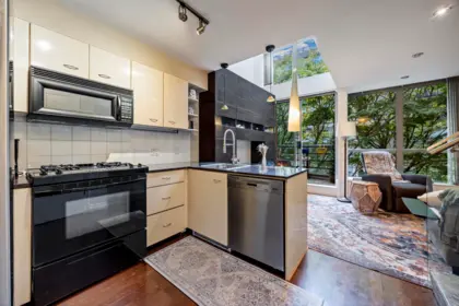203 501 Pacific Street, Vancouver, BC, Vancouver — Townhouse for sale