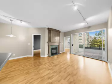 204 131 W 3rd Street, North Vancouver, BC, North vancouver — Apartment/Condo for sale