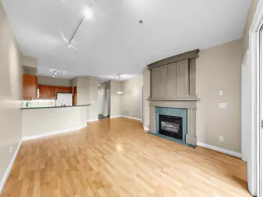 204 131 W 3rd Street, North Vancouver, BC, North vancouver — Apartment/Condo for sale