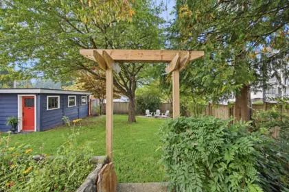 Hot Tub / Spa Photo of 121 E 27th Street, North Vancouver, BC