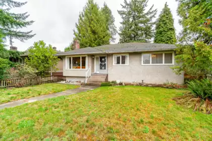 8348 12th Avenue, Burnaby, BC, Burnaby — Single Family Residence for sale