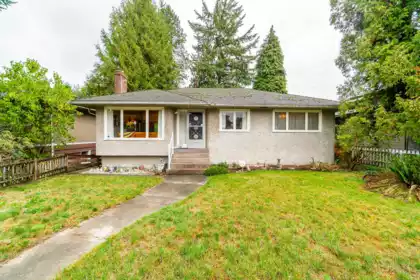 8348 12th Avenue, Burnaby, BC, Burnaby — Single Family Residence for sale