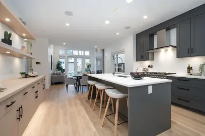 352 14th West Street, North Vancouver, BC, North vancouver — Half Duplex for sale