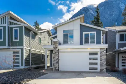 454 Fort Street, Hope, BC, Hope — Single Family Residence for sale