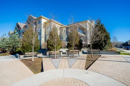 215 5020 221a Street, Langley, BC, Langley — Apartment/Condo for sale