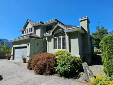 2009 Cliffside Lane, Squamish, BC, Squamish — Single Family Residence for sale