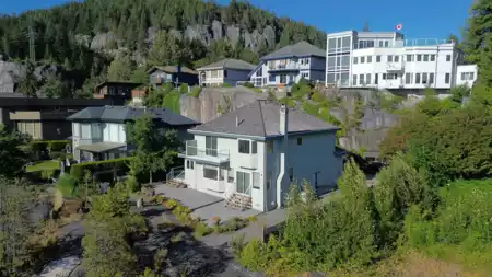 2009 Cliffside Lane, Squamish, BC, Squamish — Single Family Residence for sale