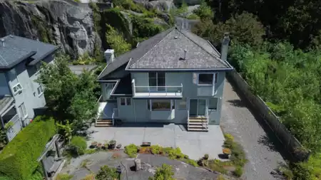 2009 Cliffside Lane, Squamish, BC, Squamish — Single Family Residence for sale