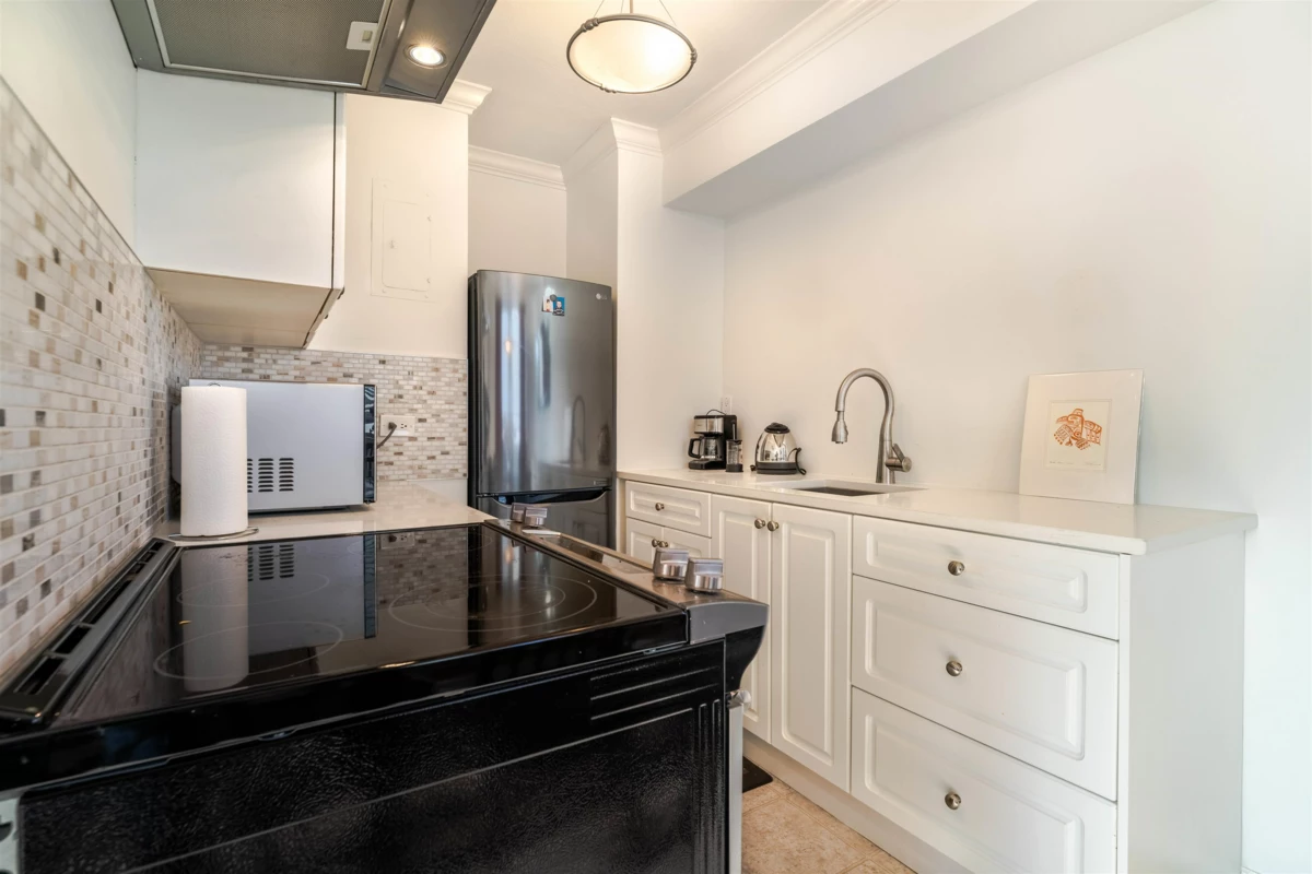 Guest Bathroom Photo of 605 1251 Cardero Street, Vancouver, BC