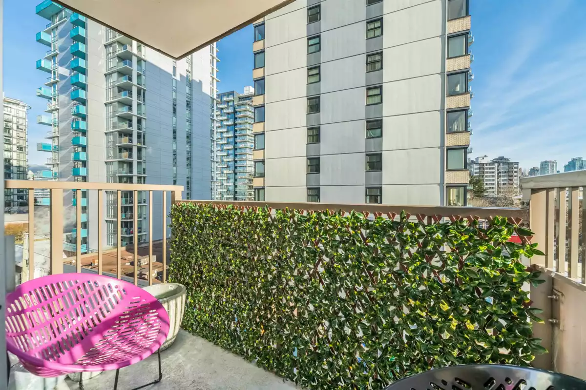 Walk-In Closet Photo of 605 1251 Cardero Street, Vancouver, BC