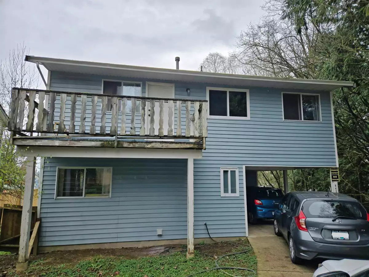 Kitchen Island Photo of 6421 King George Boulevard, Surrey, BC