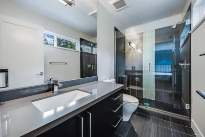 Swimming Pool Photo of 3771 Southridge Avenue, West Vancouver, BC
