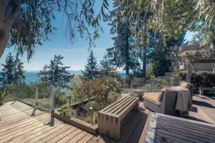 6329 Sunshine Coast Highway, Sechelt, BC, Sechelt — Single Family Residence for sale