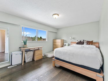 Breakfast Nook Photo of 5259 Oak Place, Delta, BC