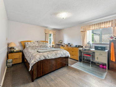 Kitchen Photo of 5259 Oak Place, Delta, BC