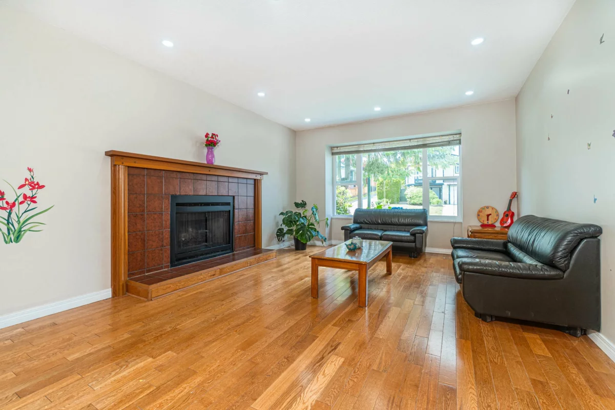 Breakfast Nook Photo of 1426 Gabriola Drive, Coquitlam, BC