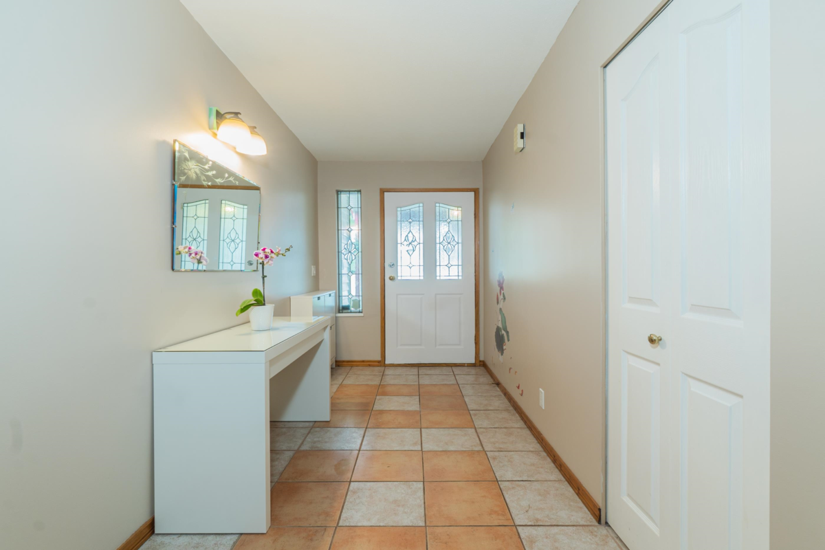 Kitchen Island Photo of 1426 Gabriola Drive, Coquitlam, BC