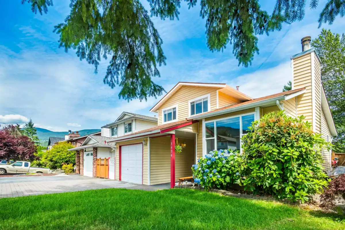 Living Room Photo of 1426 Gabriola Drive, Coquitlam, BC