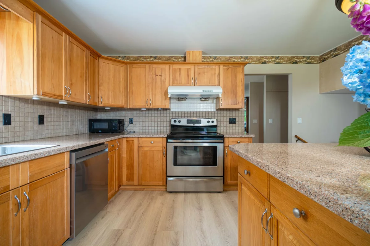 Powder Room Photo of 1426 Gabriola Drive, Coquitlam, BC