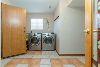 Hallway Photo of 1426 Gabriola Drive, Coquitlam, BC