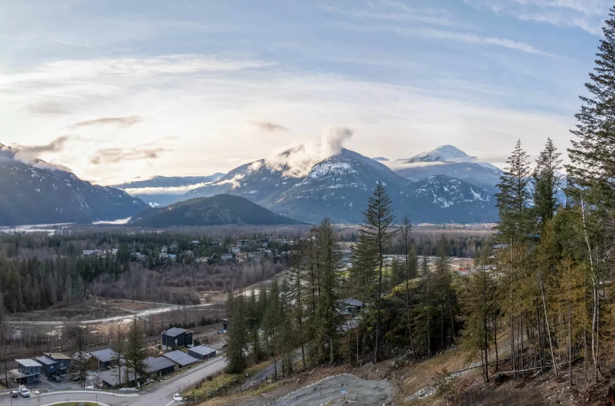 Breakfast Nook Photo of 8200 Merlot Peak Drive, Pemberton, BC