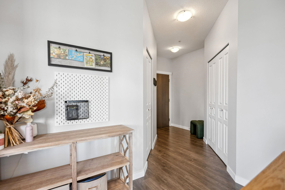 Hallway Photo of 523 9311 Alexandra Road, Richmond, BC