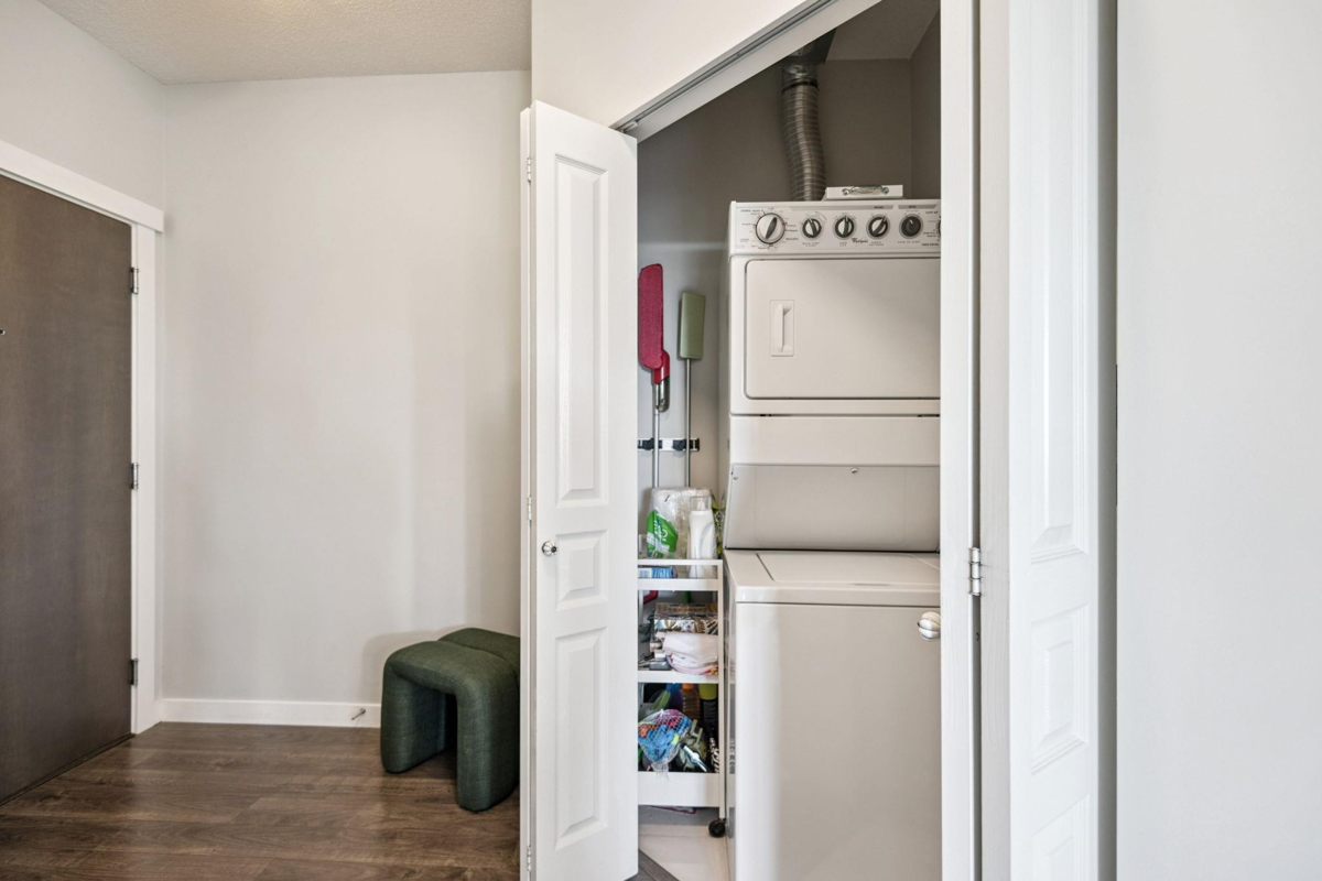 Mudroom Photo of 523 9311 Alexandra Road, Richmond, BC