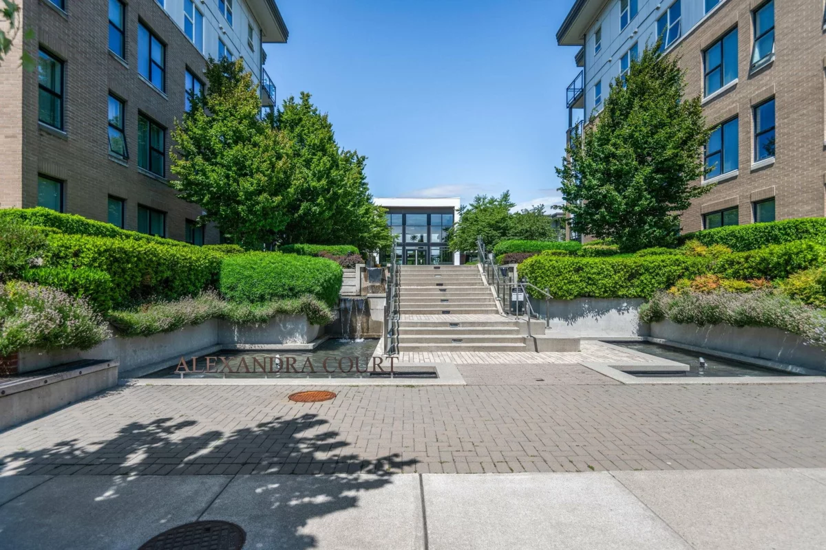 Swimming Pool Photo of 523 9311 Alexandra Road, Richmond, BC
