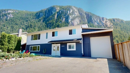 38302 Hemlock Avenue, Squamish, BC, Squamish — Single Family Residence for sale