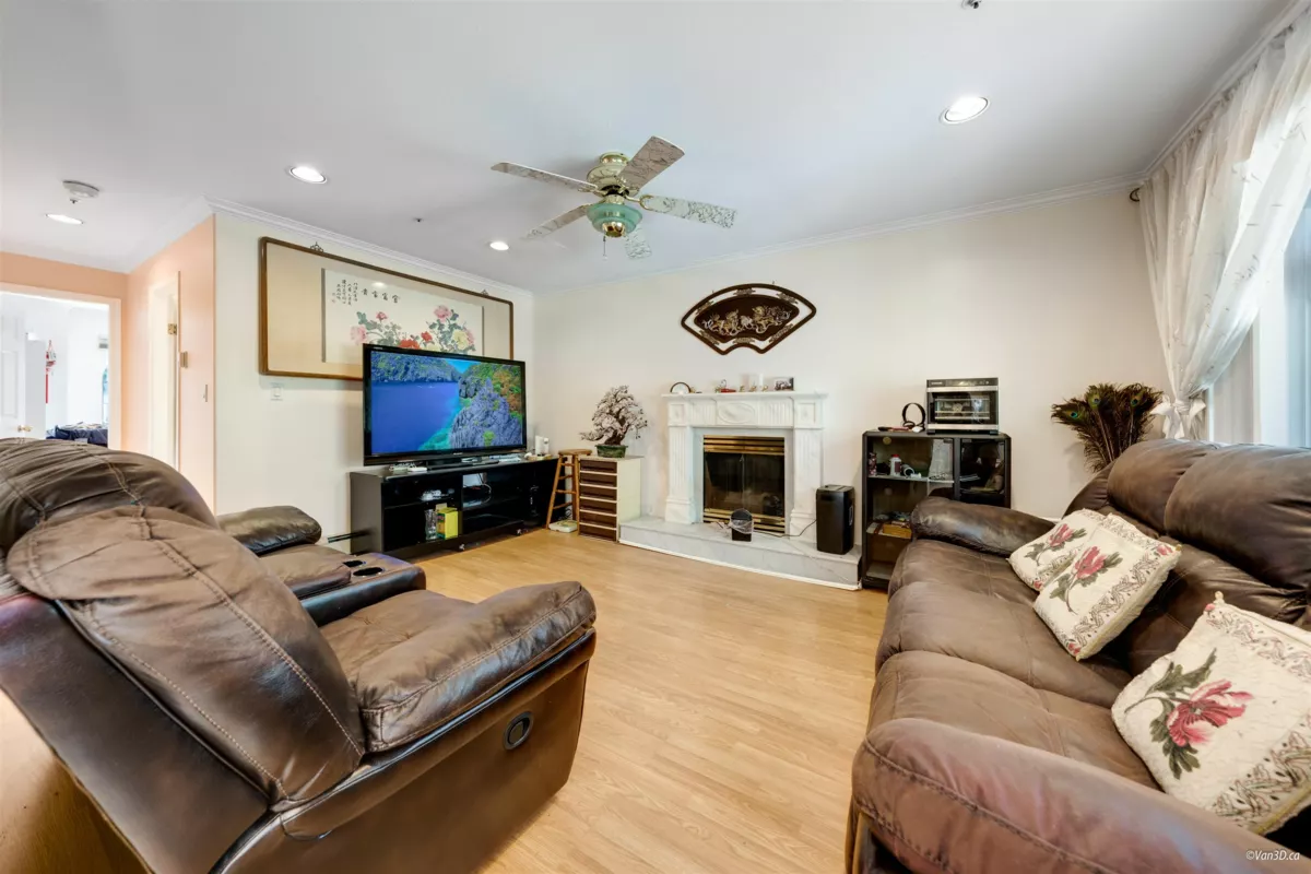 Breakfast Nook Photo of 7920 Ontario Street, Vancouver, BC