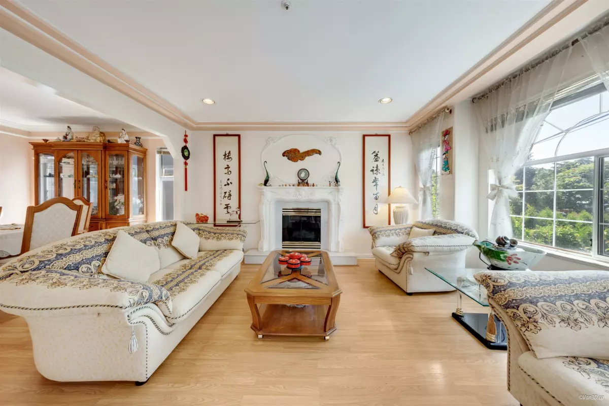 Dining Area Photo of 7920 Ontario Street, Vancouver, BC