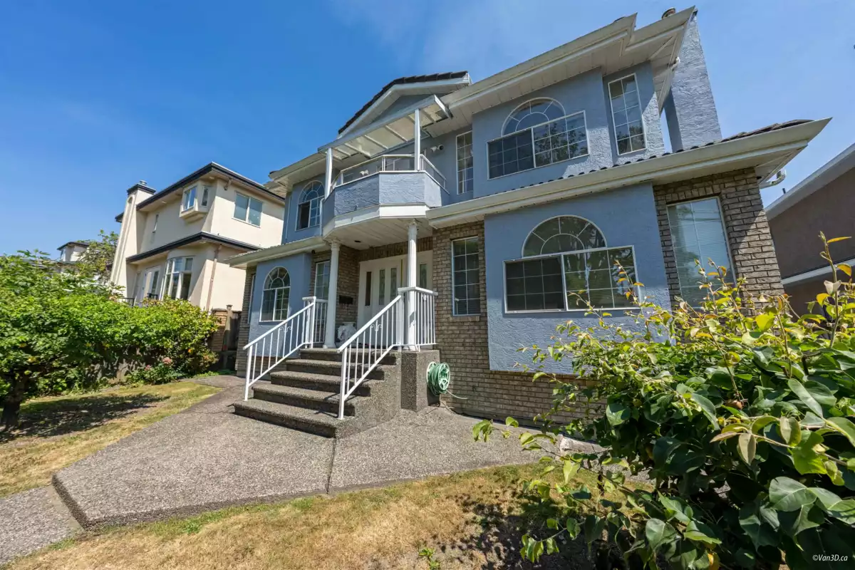 Living Room Photo of 7920 Ontario Street, Vancouver, BC