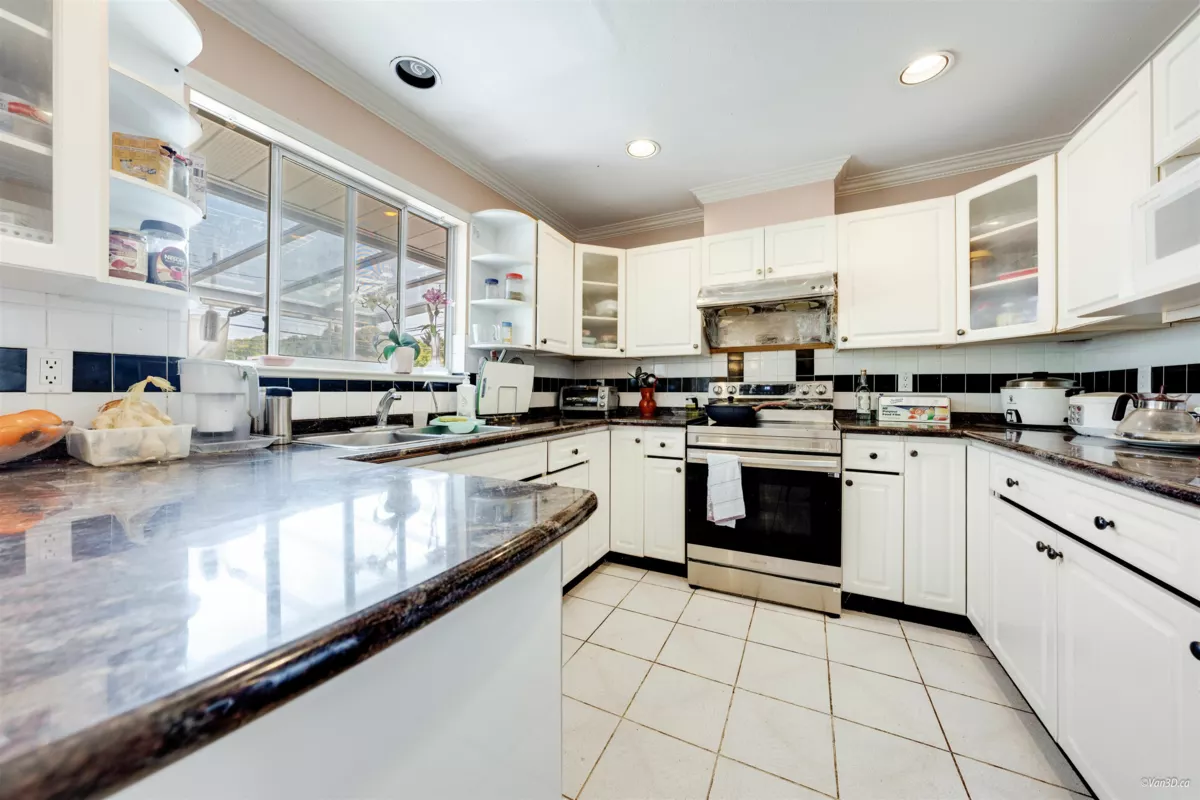 Primary Bathroom Photo of 7920 Ontario Street, Vancouver, BC