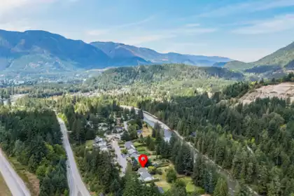 Front Yard Photo of 275 Forrest Crescent, Hope, BC
