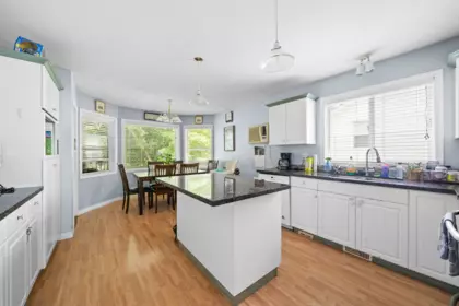 Kitchen Photo of 275 Forrest Crescent, Hope, BC