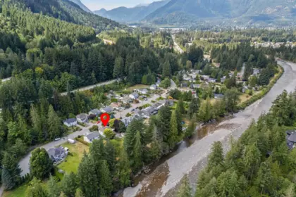 Outdoor Deck Photo of 275 Forrest Crescent, Hope, BC