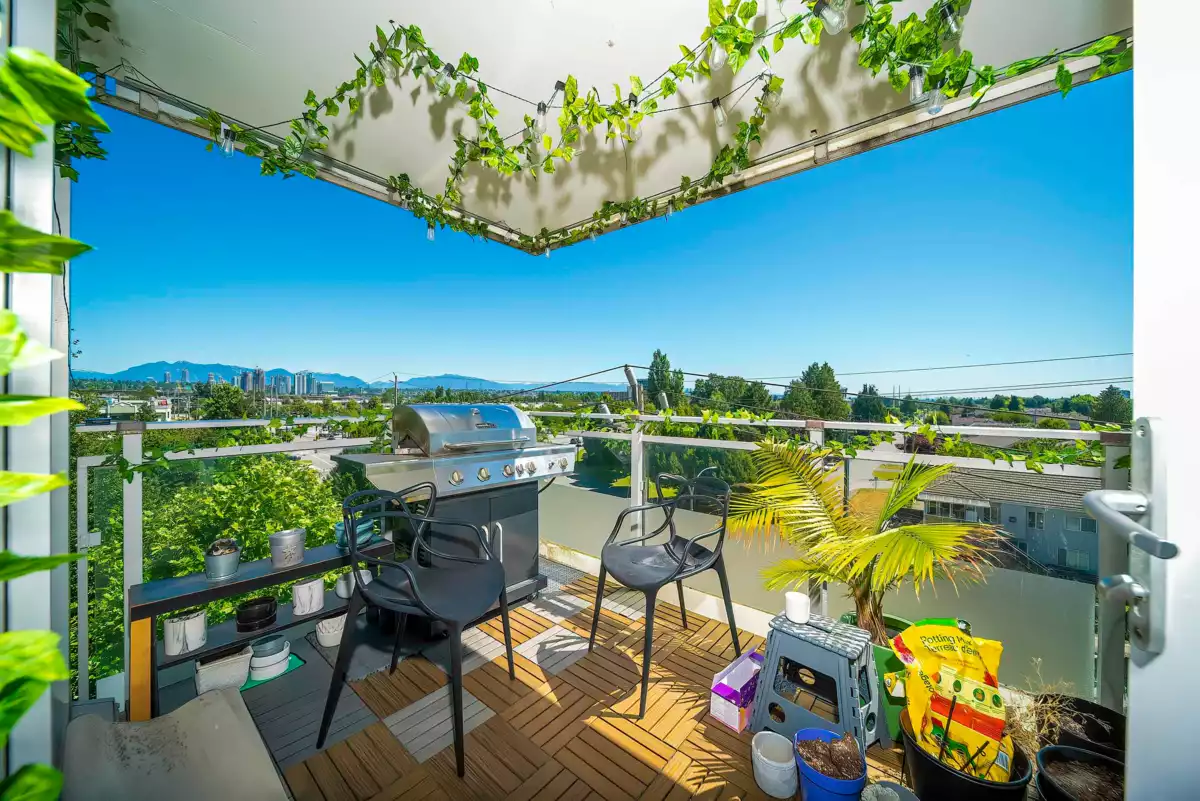 Guest Bathroom Photo of 721 8988 Patterson Road, Richmond, BC