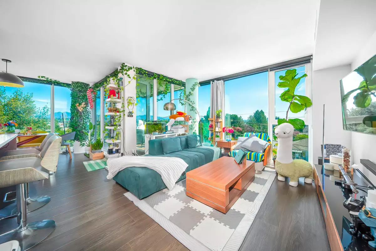 Walk-In Closet Photo of 721 8988 Patterson Road, Richmond, BC