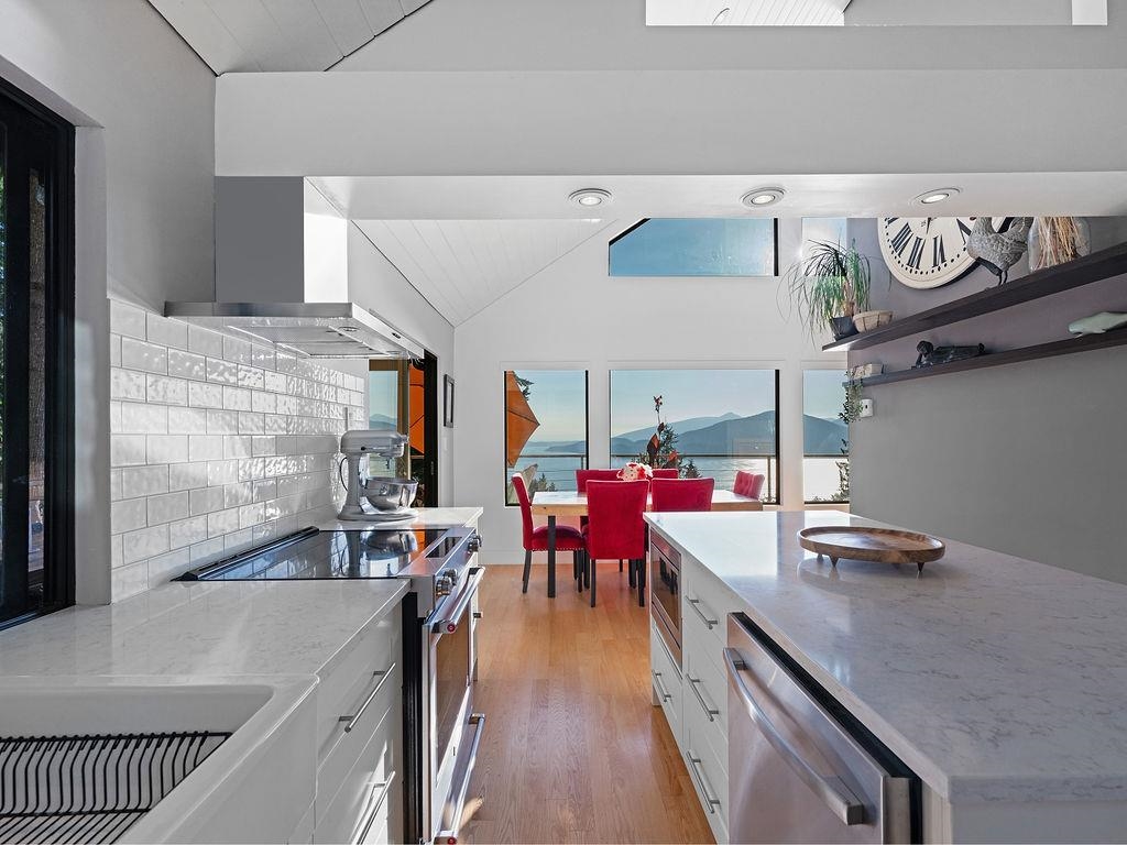 Basement Recreation Room Photo of 485 Timbertop Drive, Lions Bay, BC