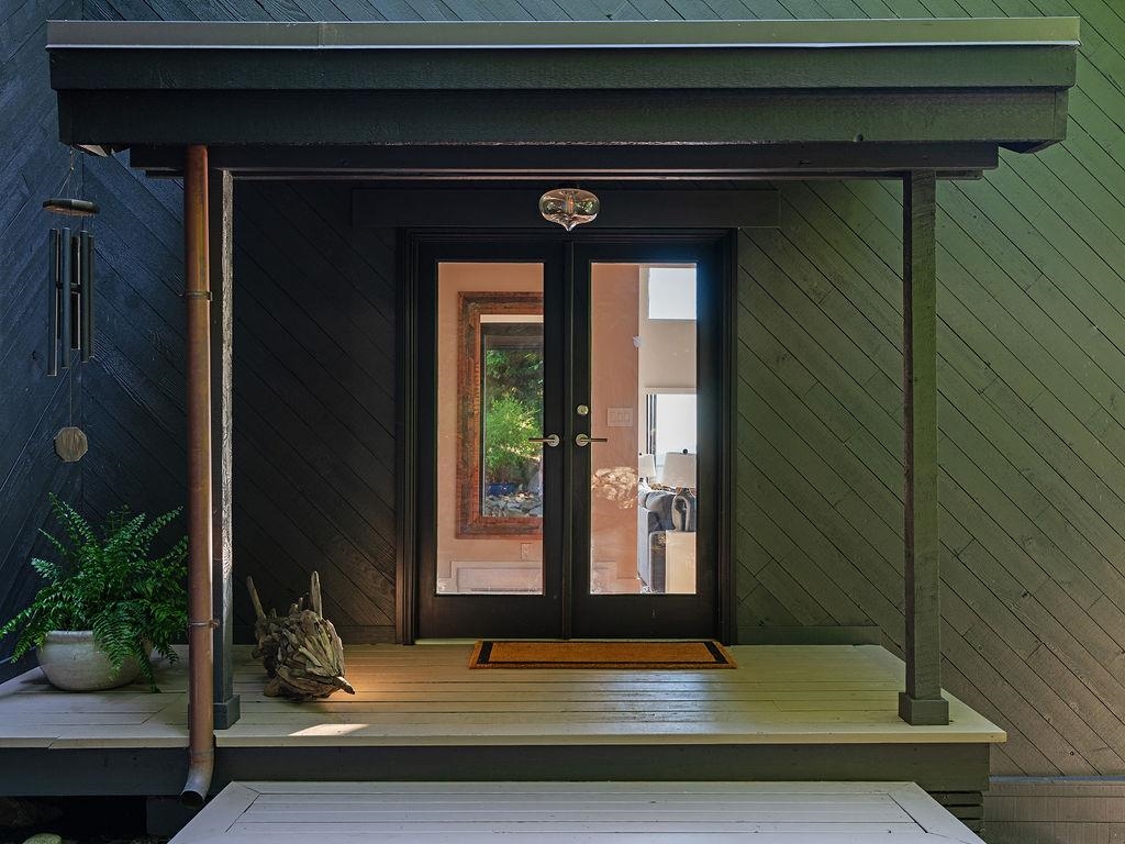 Dining Area Photo of 485 Timbertop Drive, Lions Bay, BC