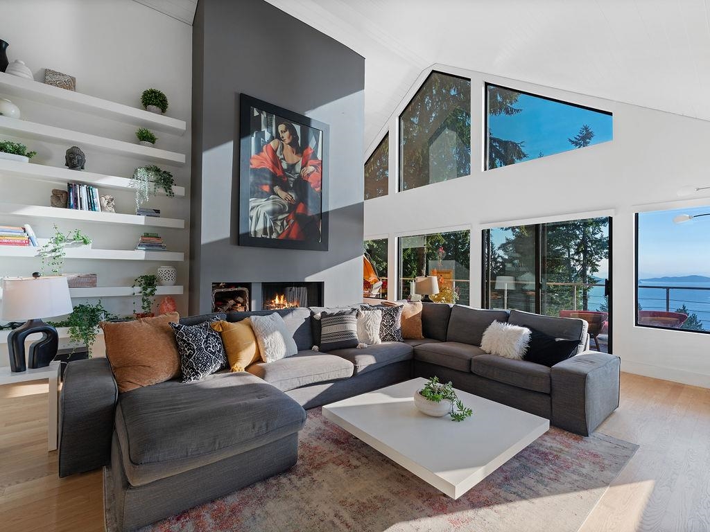 Entry Foyer Photo of 485 Timbertop Drive, Lions Bay, BC