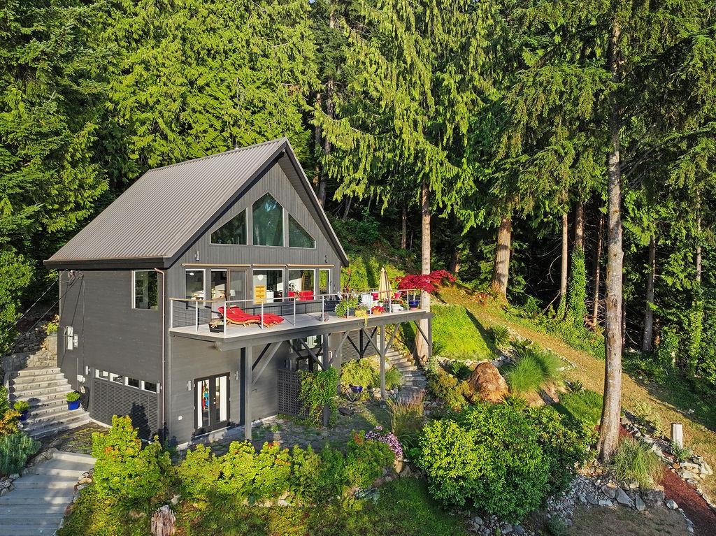 Family Room Photo of 485 Timbertop Drive, Lions Bay, BC