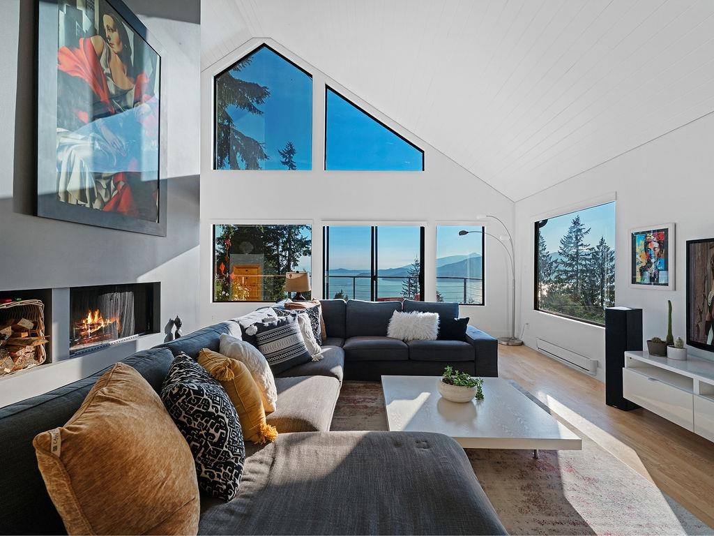 Hallway Photo of 485 Timbertop Drive, Lions Bay, BC