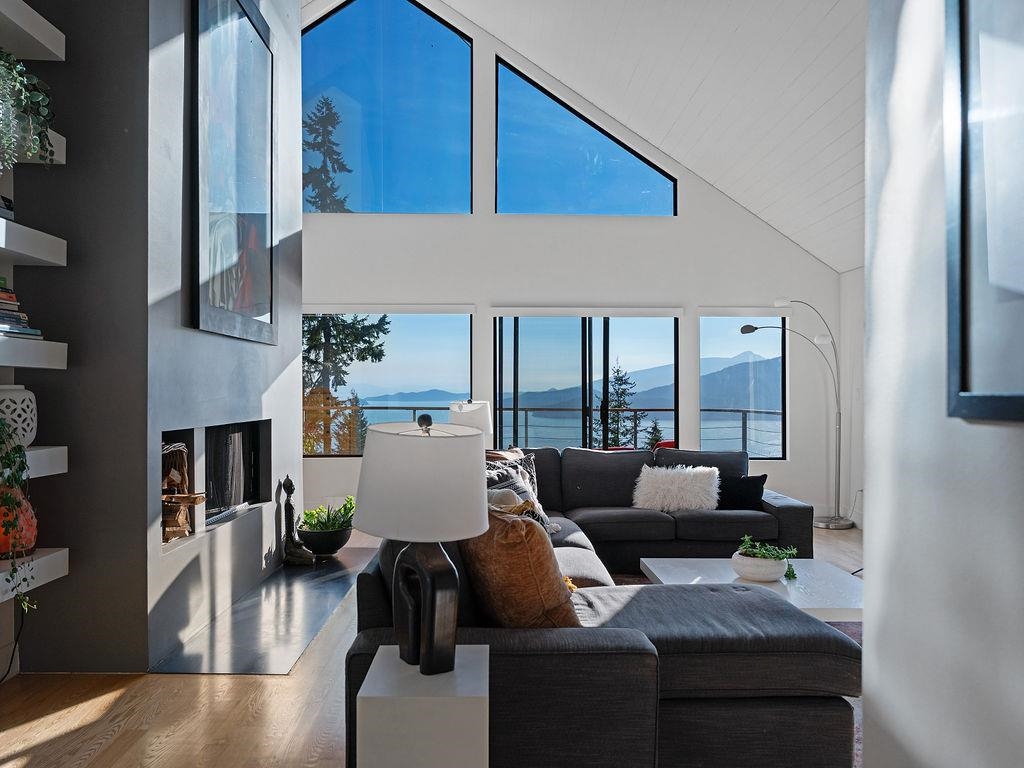 Office / Den Photo of 485 Timbertop Drive, Lions Bay, BC