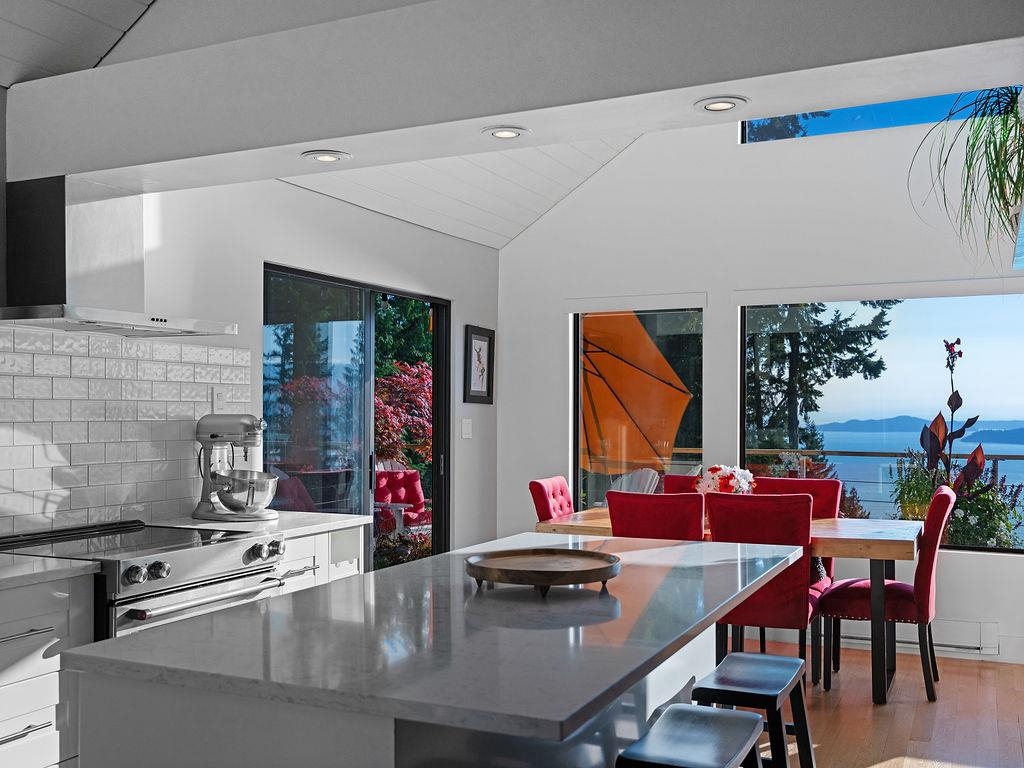 Powder Room Photo of 485 Timbertop Drive, Lions Bay, BC