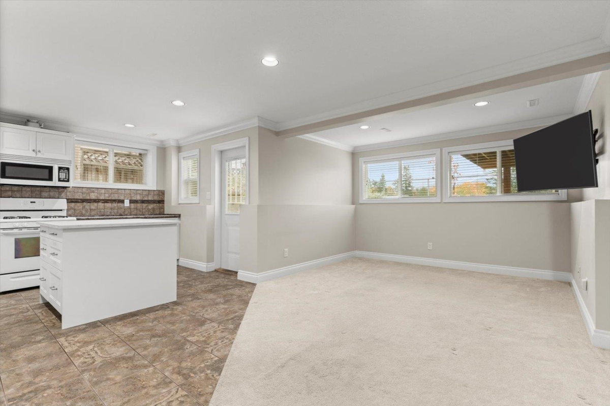 Outdoor Deck Photo of 6550 Lavender Place, Chilliwack, BC