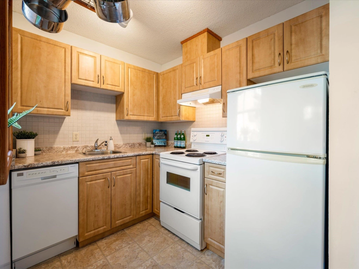 Kitchen Island Photo of 6 2217 Marmot Place, Whistler, BC